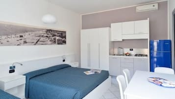 Appartement, 1 slaapkamer (3 Adults) | Een kluis op de kamer, een bureau, gratis babybedden, extra bedden