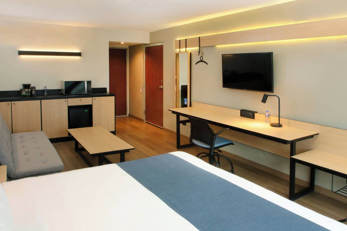 Suite, 1 Queen Bed with Sofa bed | Desk, blackout drapes, WiFi (free), bed sheets