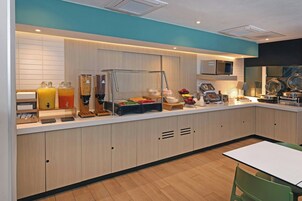 Free daily buffet breakfast