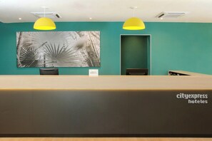 ฝ่ายต้อนรับ