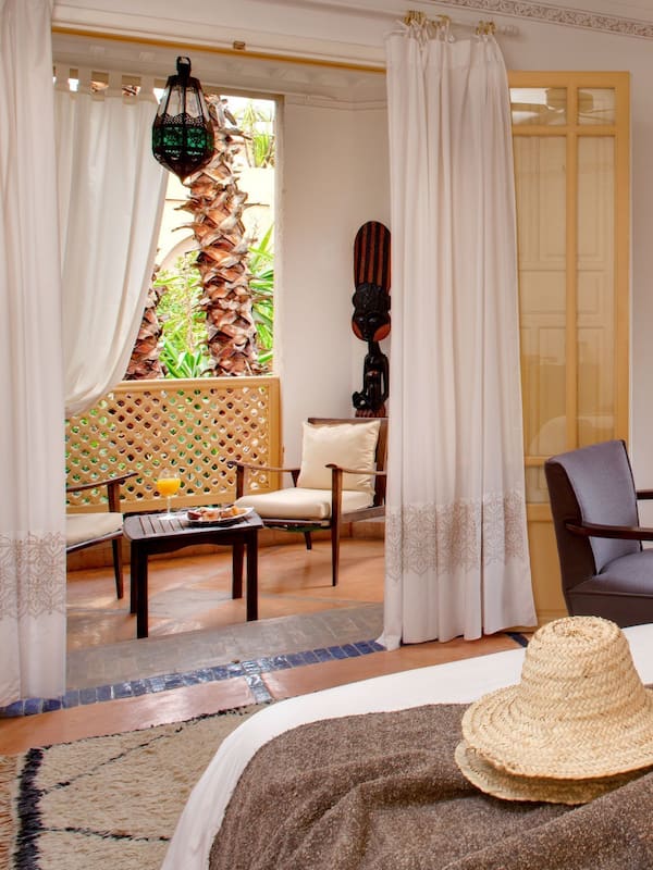 Sábanas de algodón egipcio, ropa de cama de alta calidad y minibar