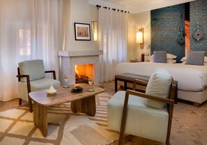 Room (Coté patio) | Egyptian cotton sheets, premium bedding, minibar, in-room safe