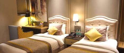 Premium Room | Minibar, in-room safe, desk, soundproofing