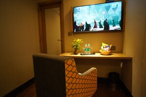 Elite Double Room, Non Smoking, No Windows | Minibar, in-room safe, desk, soundproofing - The Corus Hotel (New Delhi)