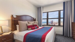 In-room safe, desk, blackout curtains, iron/ironing board - Club Wyndham Skyline Tower (Atlantic City)