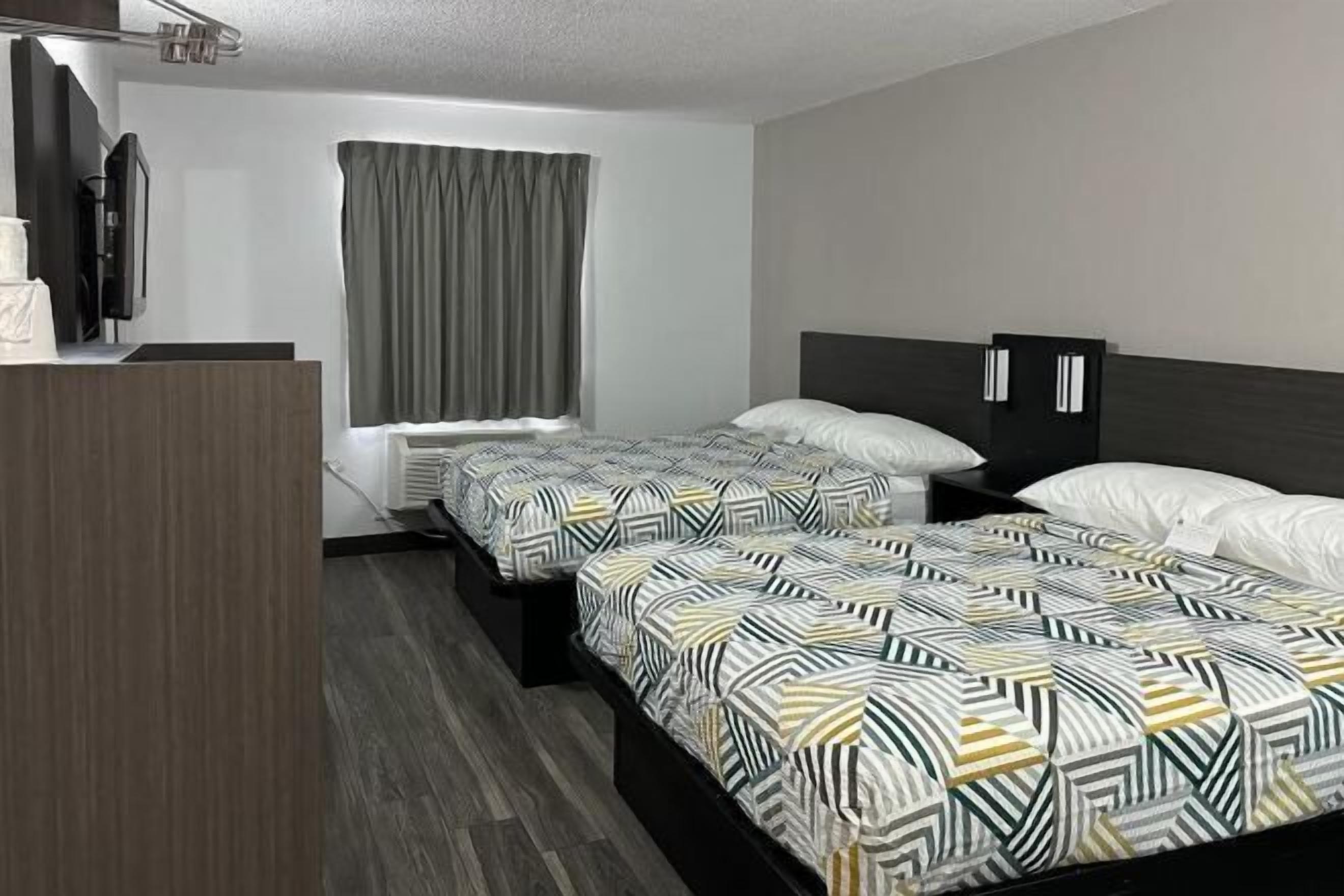 办公桌、熨斗/熨板、免费 WiFi、床单