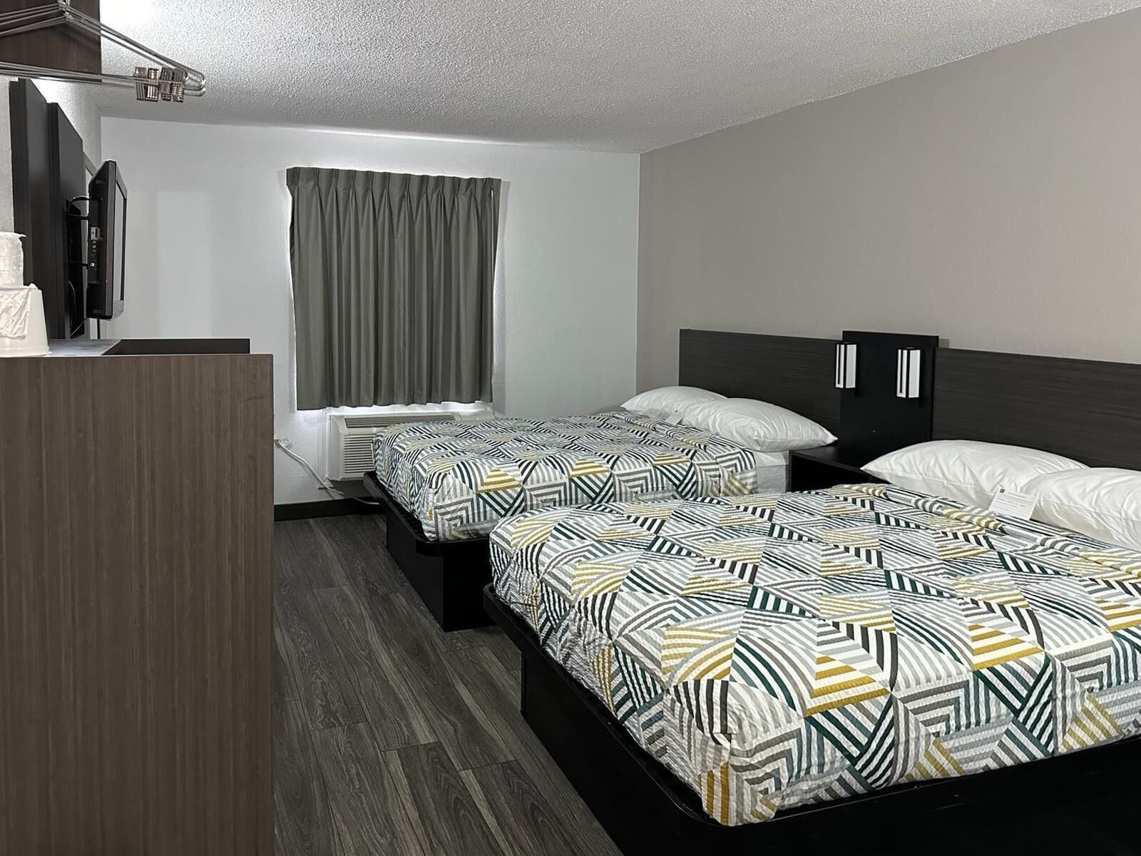 Schreibtisch, Bügeleisen/Bügelbrett, kostenloses WLAN, Bettwäsche