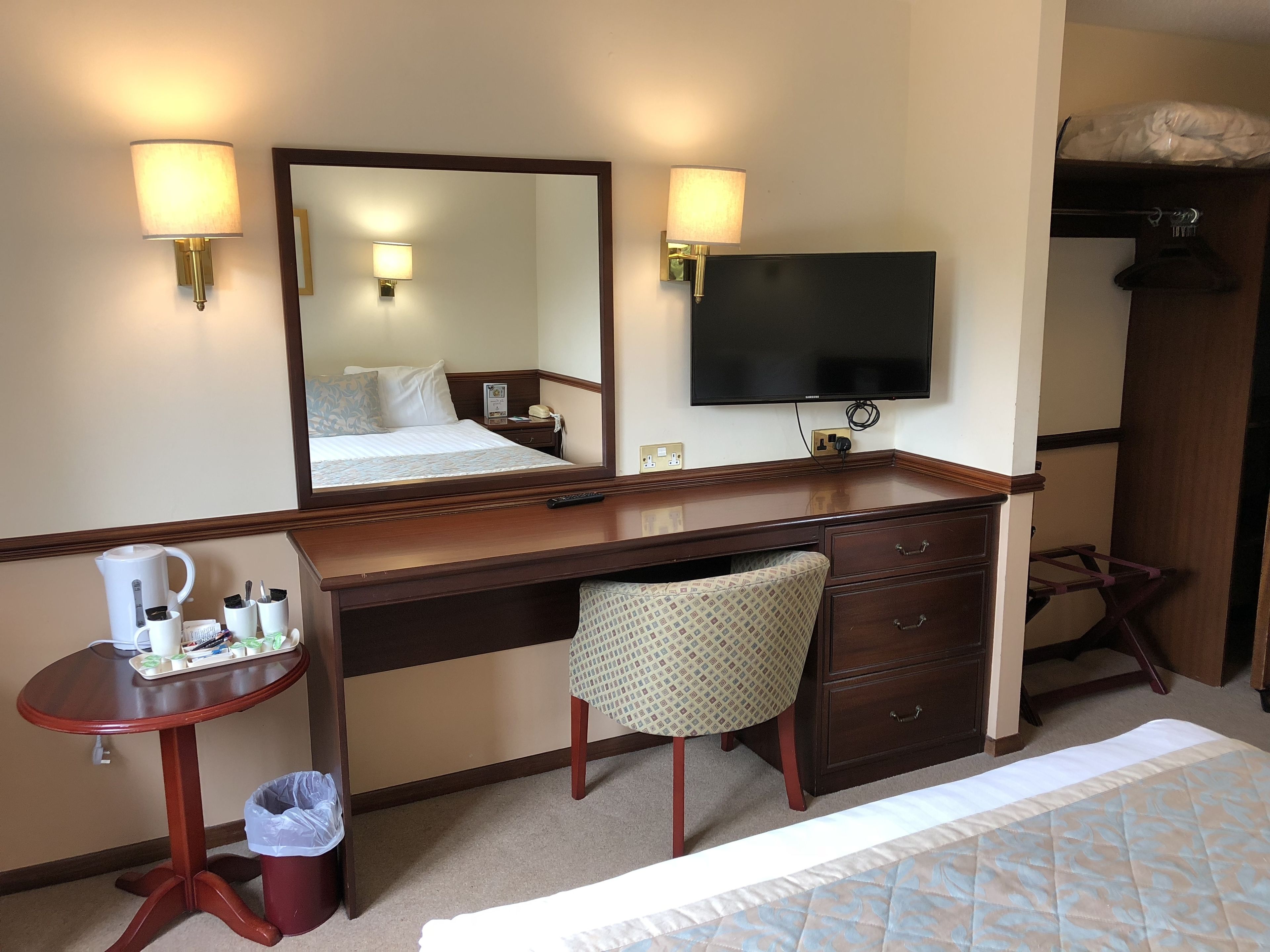 twin room | desk, blackout curtains, iron/ironing board, free cots/infant beds