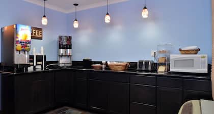 The Emerald Inn on Sunset