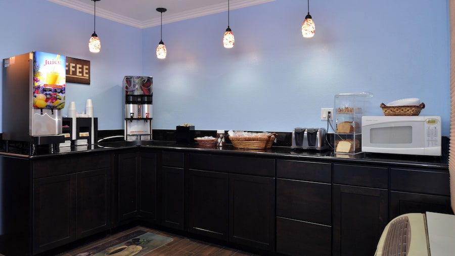 The Emerald Inn on Sunset