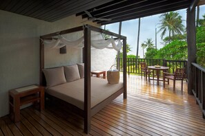 In-room safe, desk, blackout curtains, free WiFi - Wyndham Hua Hin Pranburi Resort & Villas (Pranburi)