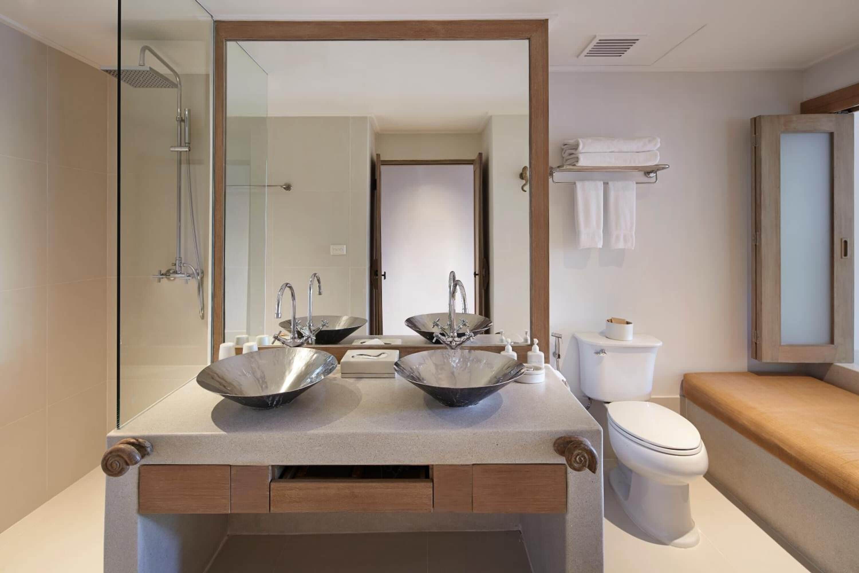 shower, rainfall showerhead, free toiletries, hair dryer