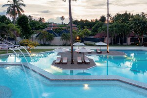 Outdoor pool, sun loungers