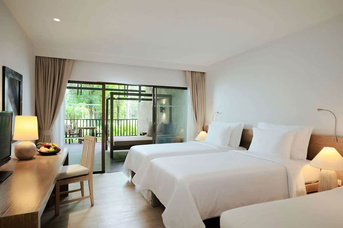 In-room safe, desk, blackout curtains, free WiFi