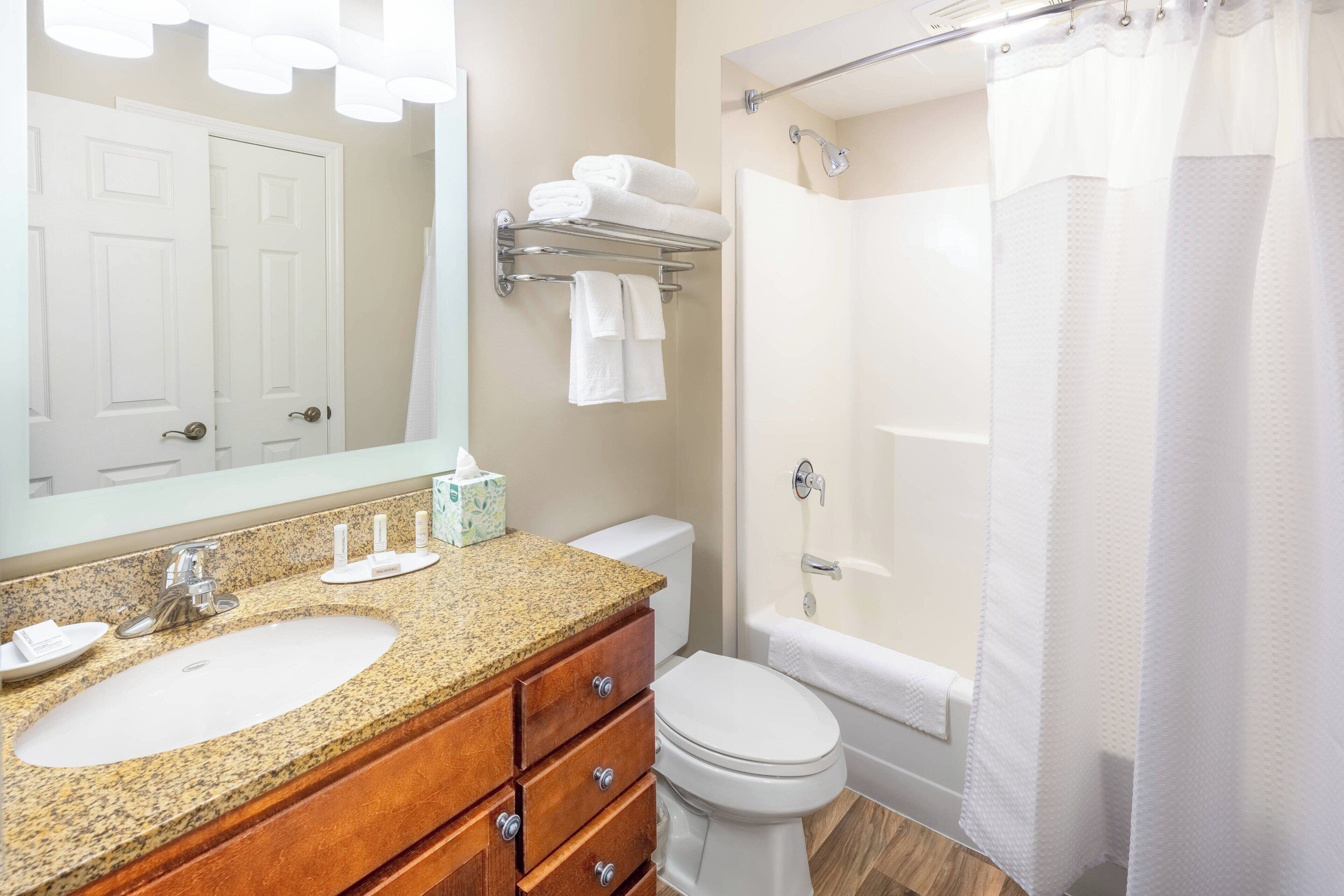 studio, 1 queen bed | bathroom | combined shower/bathtub, hair dryer, towels