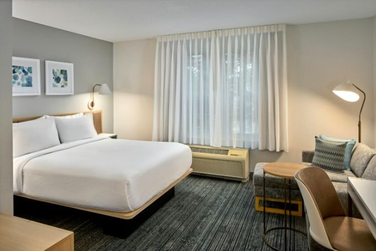 In-room safe, desk, iron/ironing board, free WiFi