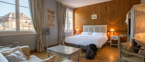 Superior Double Room | 1 bedroom, desk, laptop workspace, iron/ironing board