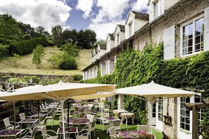 Terrace/patio - Hôtel Le Beaulieu (Beaulieu-sur-Dordogne)