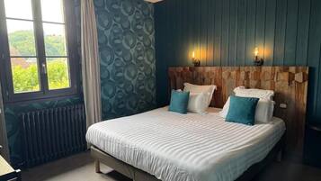 Luxury Suite | Desk, laptop workspace, iron/ironing board, free WiFi