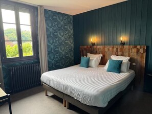 Luxury Suite | Desk, laptop workspace, iron/ironing board, free WiFi