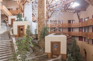 每日供应自助式早餐（每人 EUR 11）