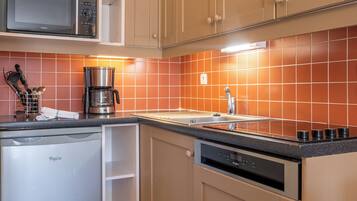 Căn hộ Tiêu chuẩn, 1 phòng ngủ (4 people / 4 personnes) | Bếp riêng | Tủ lạnh, lò vi sóng, bếp nấu, máy rửa bát