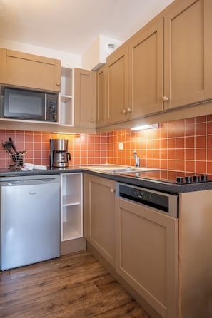 스탠다드 아파트, 침실 1개 (4 people / 4 personnes) | 전용 주방 | 냉장고, 전자레인지, 쿡탑, 식기 세척기