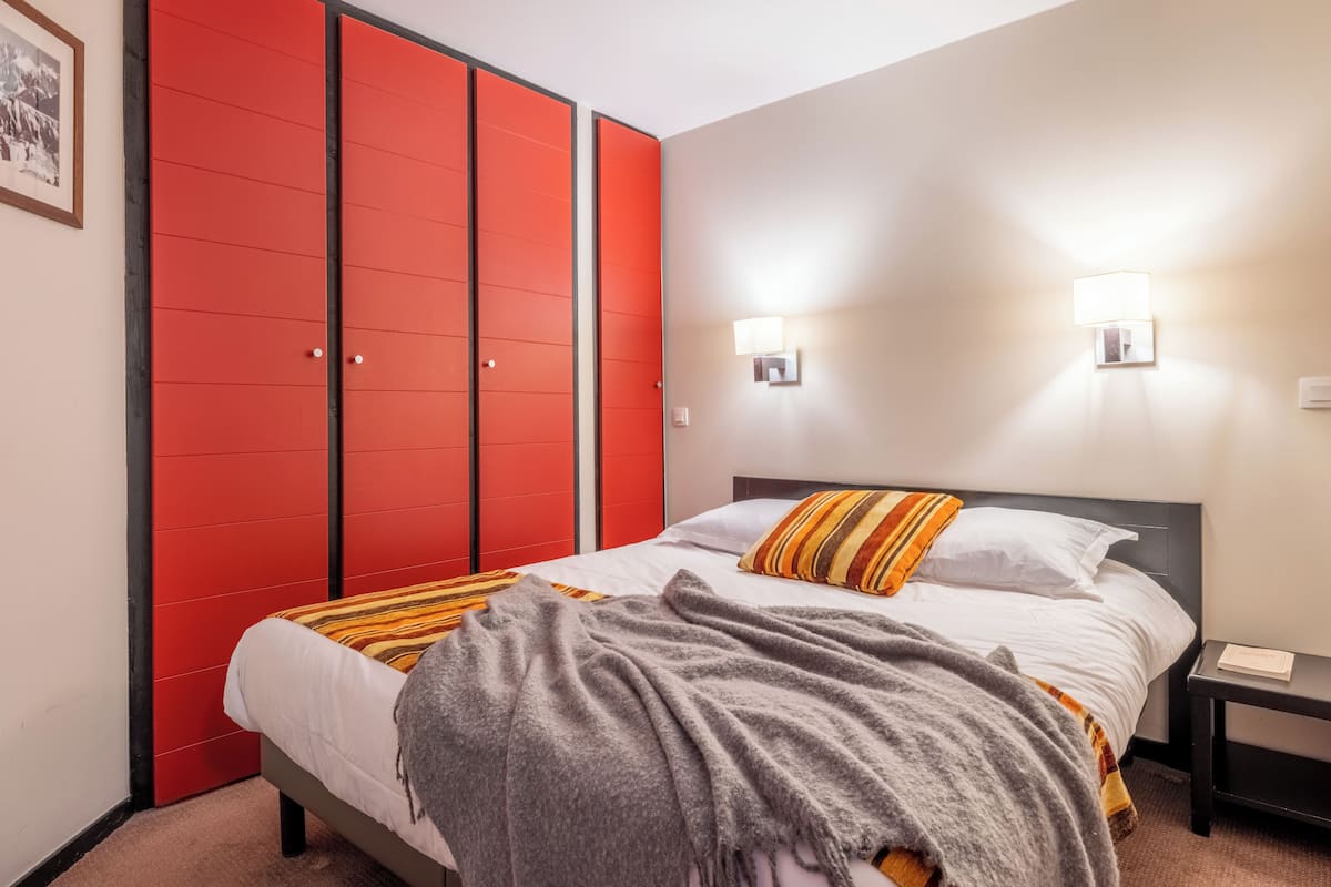 Caja de seguridad en la habitación, wifi gratis y ropa de cama