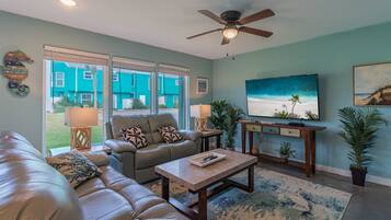 Condo, 3 quartos, vista para a praia | Individualmente decorados, individualmente mobiliados, Wi-Fi de cortesia