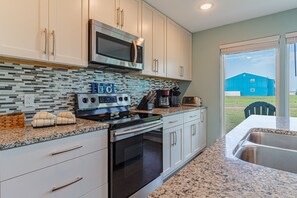 Private kitchen - Executive Keys Condominiums on the Beach (Port Aransas)