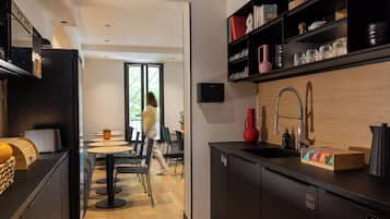 Se ofrece un desayuno bufé (11 EUR por persona)