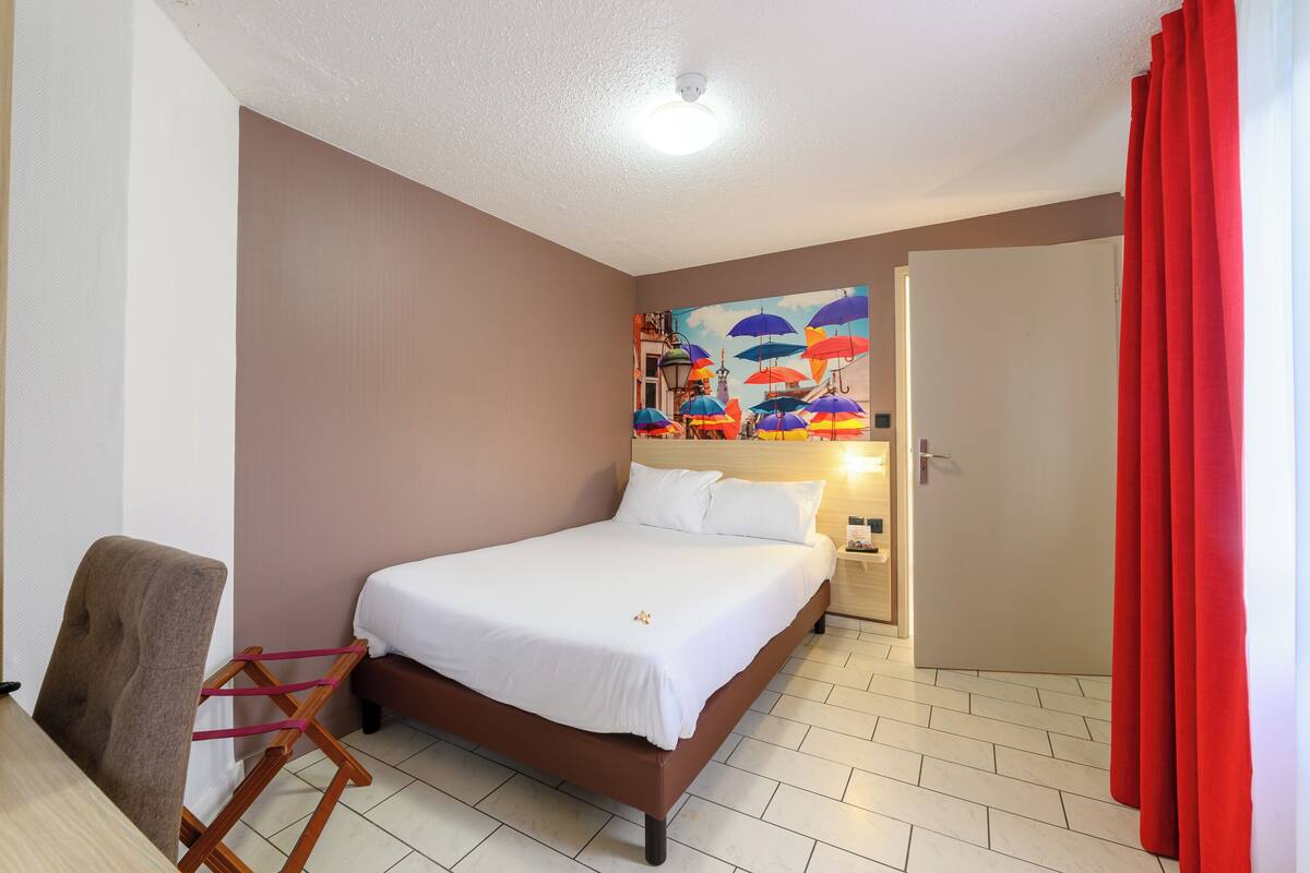 Comfort Double Room, mesra pergerakan | 1 bilik tidur, dihias secara berasingan, meja