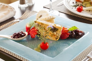 Food and drink -  Brit Hotel Confort CAMBRAI (Fontaine-Notre-Dame)