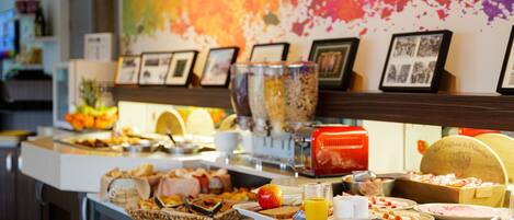 Bữa sáng nấu theo yêu cầu hàng ngày (11.5 EUR/mỗi người)