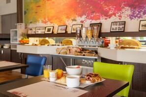 Se ofrece un desayuno a la carta todos los días (por un coste adicional)