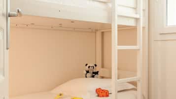 1 bedroom, in-room safe, iron/ironing board, cots/infant beds