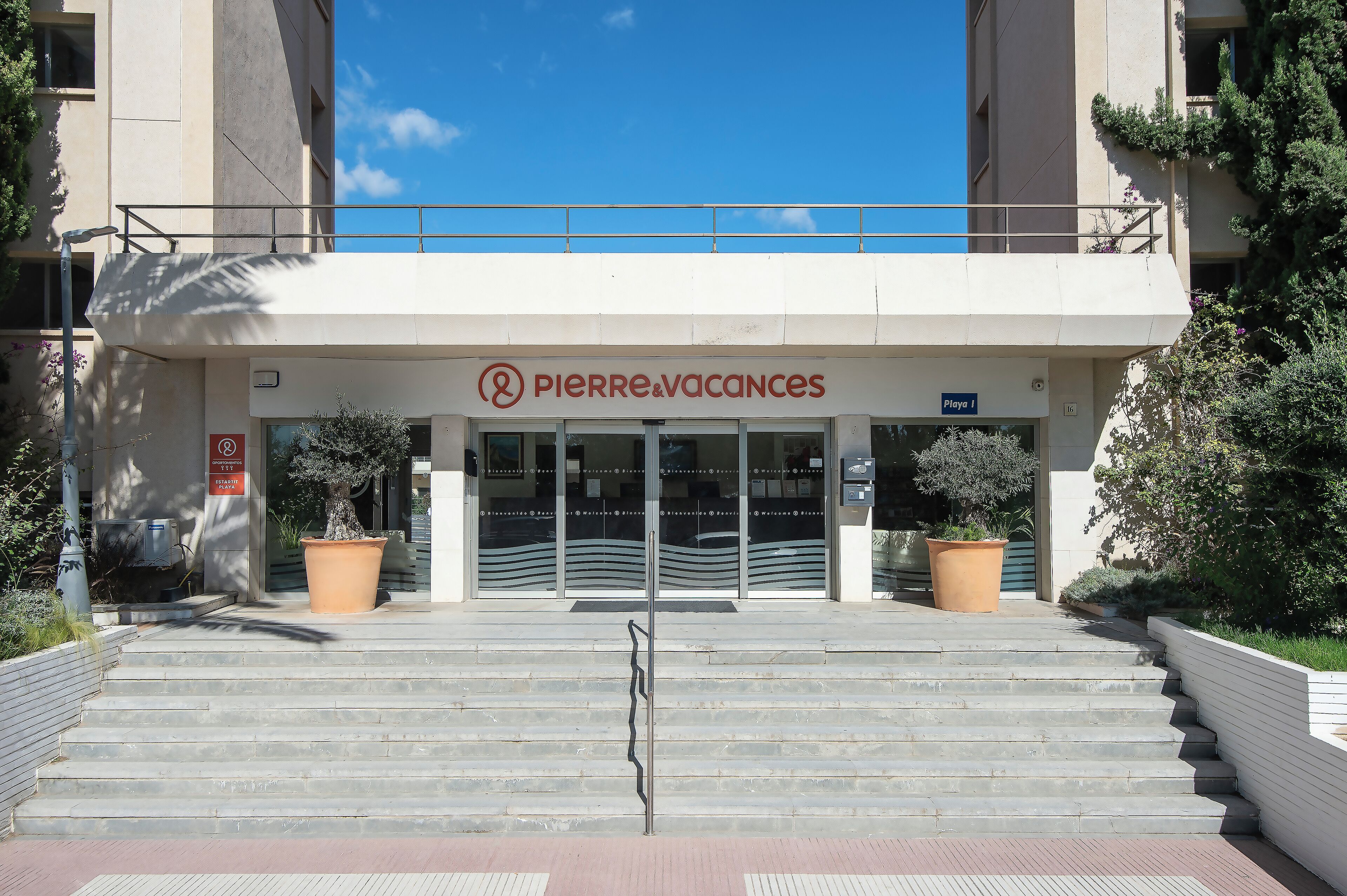 Außenpool, Sonnenschirme