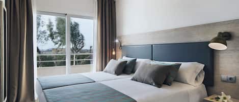 婴儿床、免费 WiFi、床单