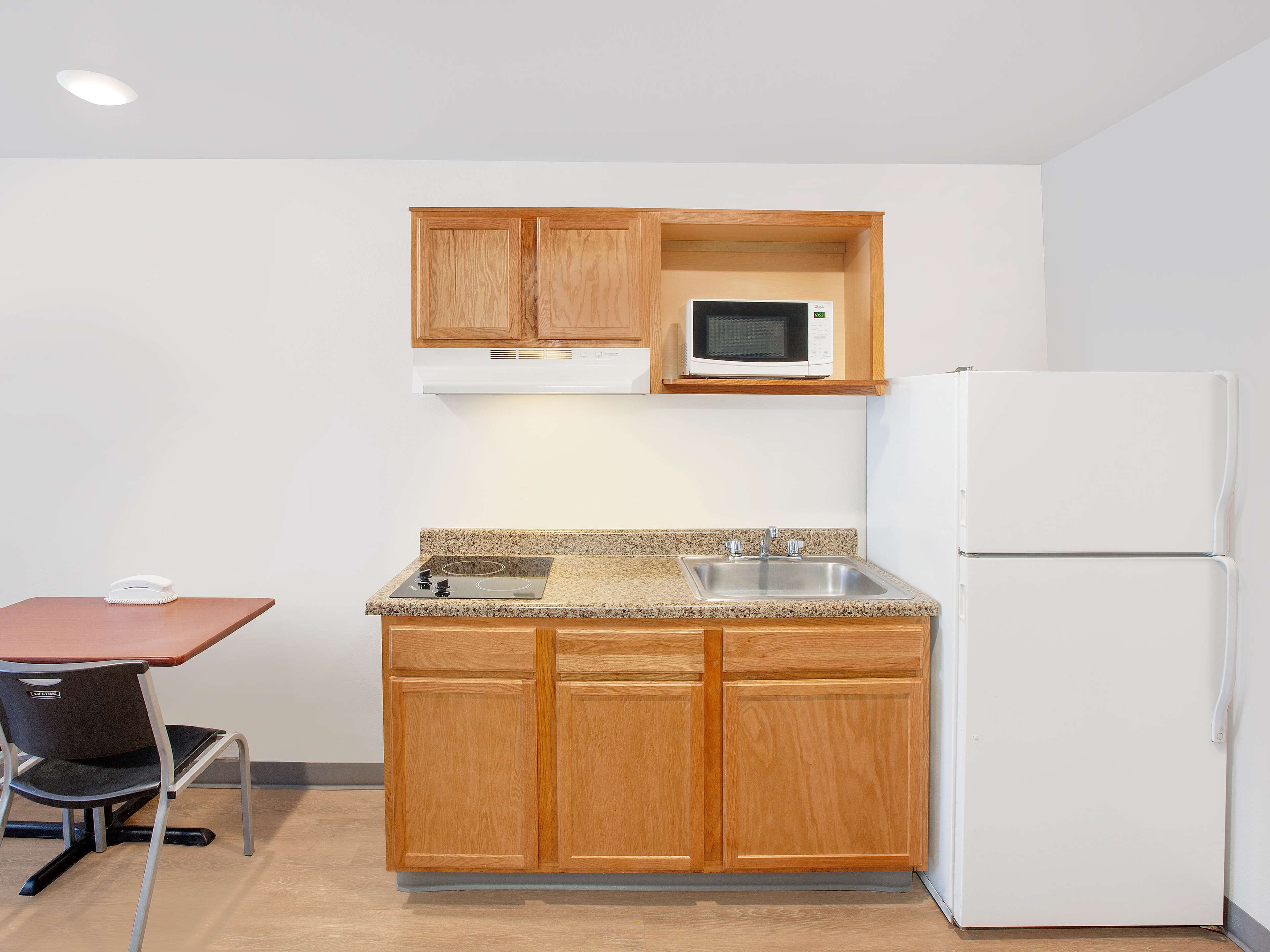 Desk, laptop workspace, iron/ironing board, free WiFi