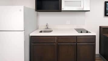 Deluxe Studio, 1 Queen Bed with Sofa bed, Accessible, Non Smoking | Desk, laptop workspace, iron/ironing board, free WiFi