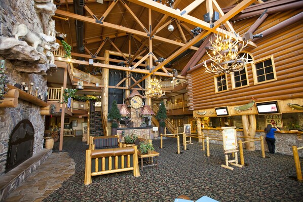 2 bars/lounges, poolside bar - Great Wolf Lodge Kansas City (Kansas City)