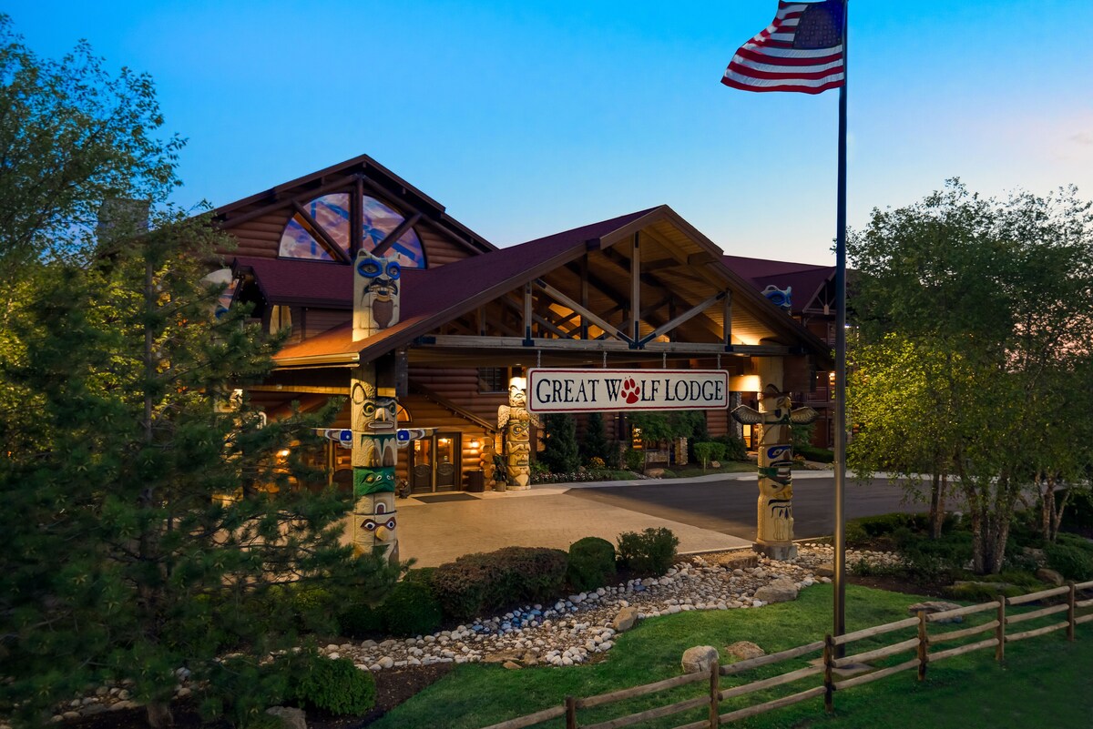 Great Wolf Lodge Kansas City, best family hotel with indoor water park near Worlds of Fun
