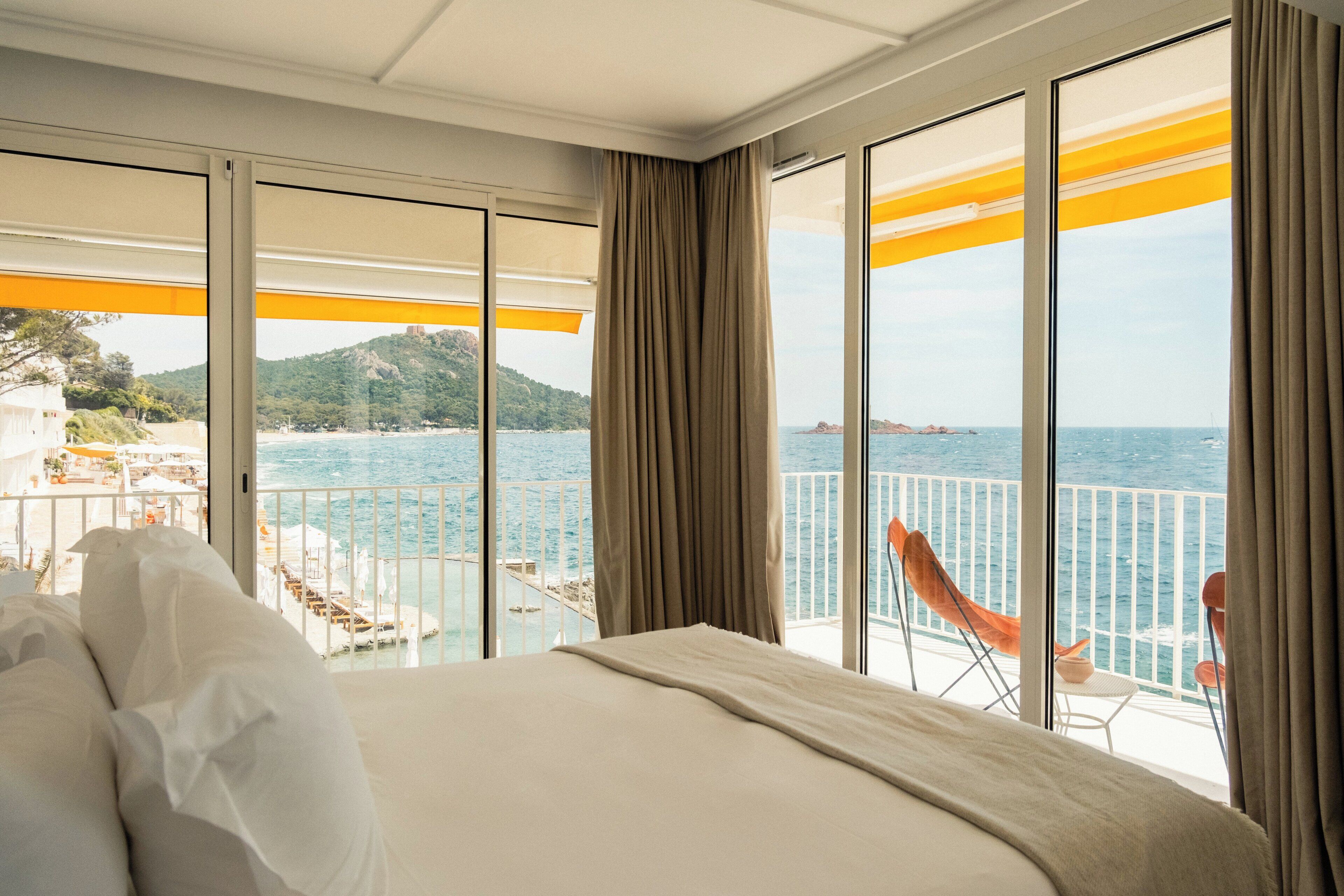 Een minibar, een kluis op de kamer, individueel gedecoreerd