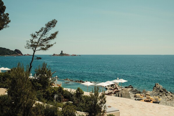 Outdoor pool - Les Roches Rouges, a Beaumier hotel (Saint-Raphael)