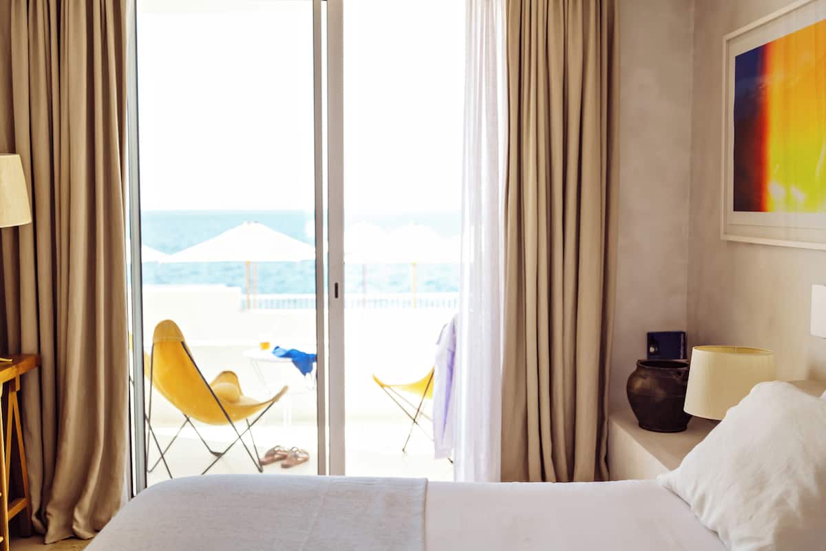 Deluxe-Zimmer (Sea Level) | Minibar, Zimmersafe, individuell dekoriert, individuell eingerichtet