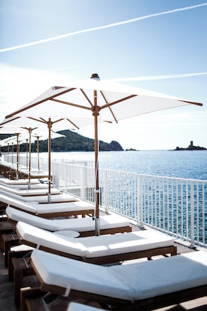 Exterior. Les Roches Rouges, a Beaumier hotel