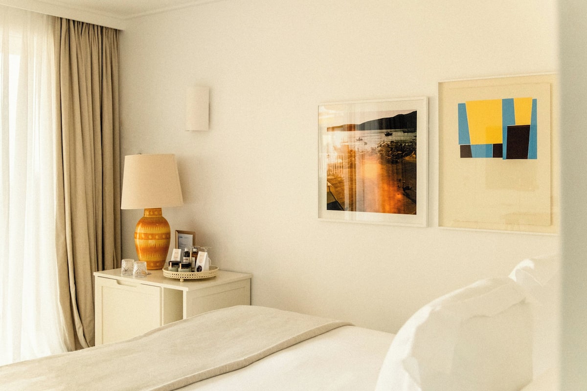 Minibar, in-room safe, individually decorated, individually furnished