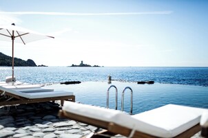 2 outdoor pools, pool umbrellas, sun loungers