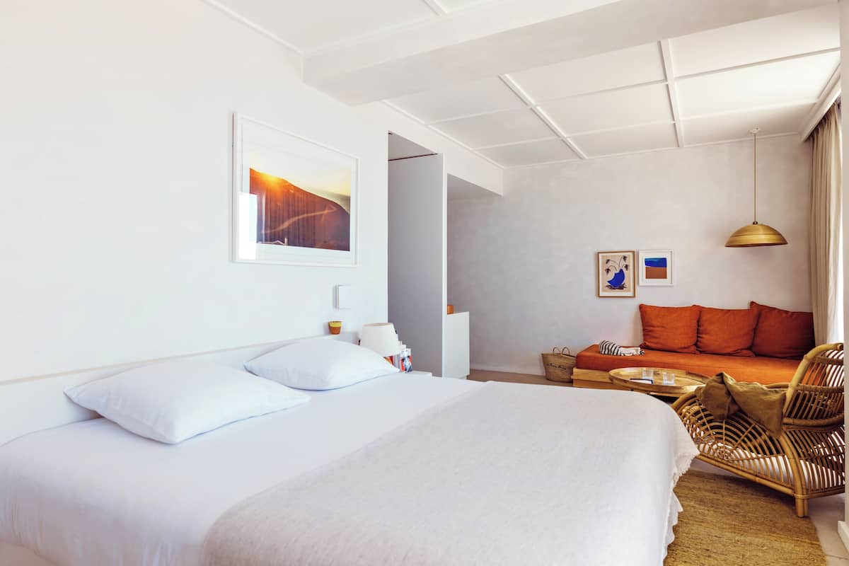 Minibar, in-room safe, individually decorated, individually furnished