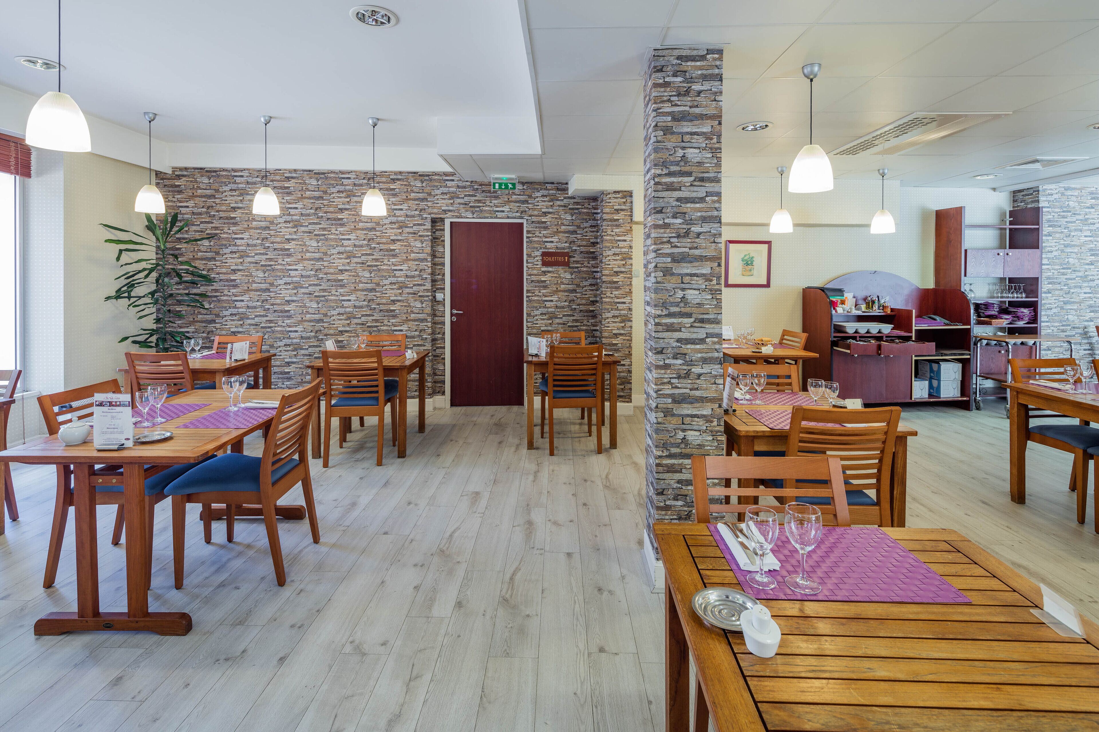 breakfast, lunch, dinner served; french cuisine